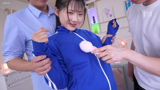 室内 · 胸部 · 站立 · 多人 · 害羞 · 按摩器 · 被挑逗 · 蓝色运动服