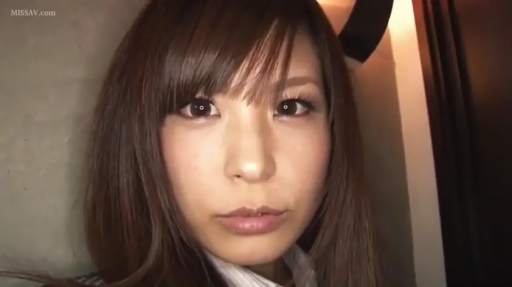 室内 · 脸部特写 · 平静 · 白色衬衫 · 注视 · 刘海 · 正视