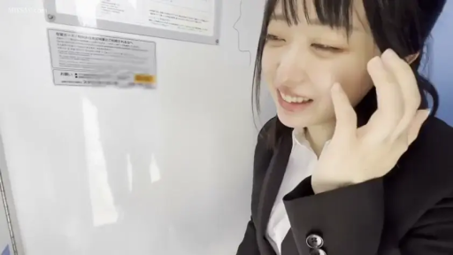 Close-up of the face · Stand · Smile · OL · Suit · Elevator · Arrange hair