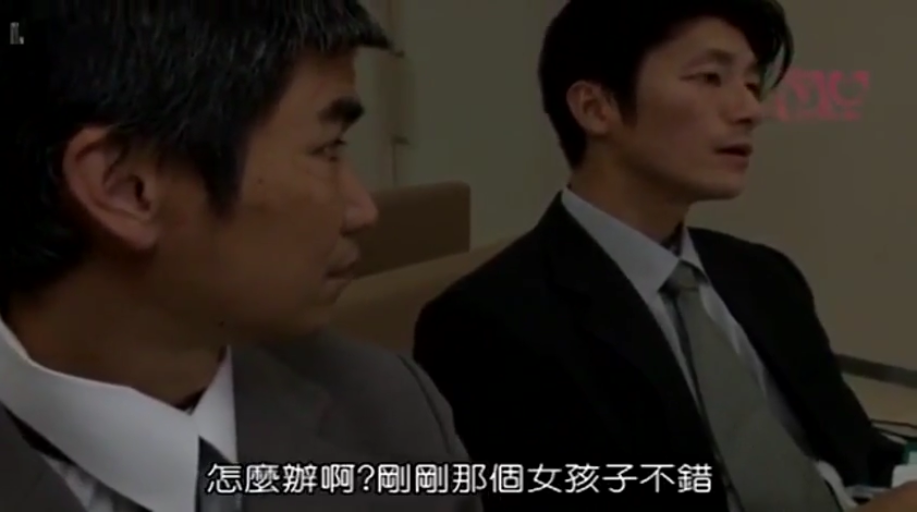 坐姿 · 交谈 · 严肃 · 面部 · 办公室 · 西装 · 成年男性