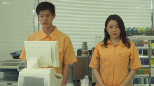 真剣 · 站立 · 中景 · プロット · 便利店 · 便利店制服 · 工作 · 收银机