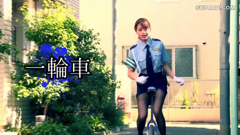 交谈 · 全身 · 站姿 · JK制服 · 垃圾袋 · 生活化 · 冷漠 · 杂乱居室