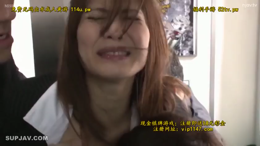 脸部特写 · 站立 · OL装 · 电梯