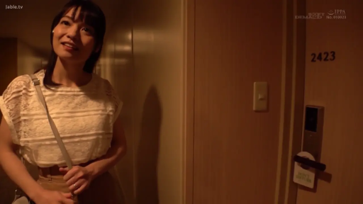 站姿 · 酒店走廊 · 蕾丝上衣