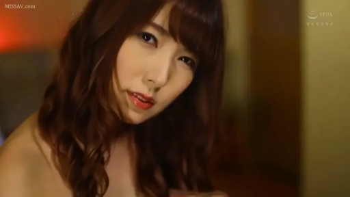 室內 · 全裸 · 面部特寫 · 注視 · 誘惑 · 侧头 · 长卷发