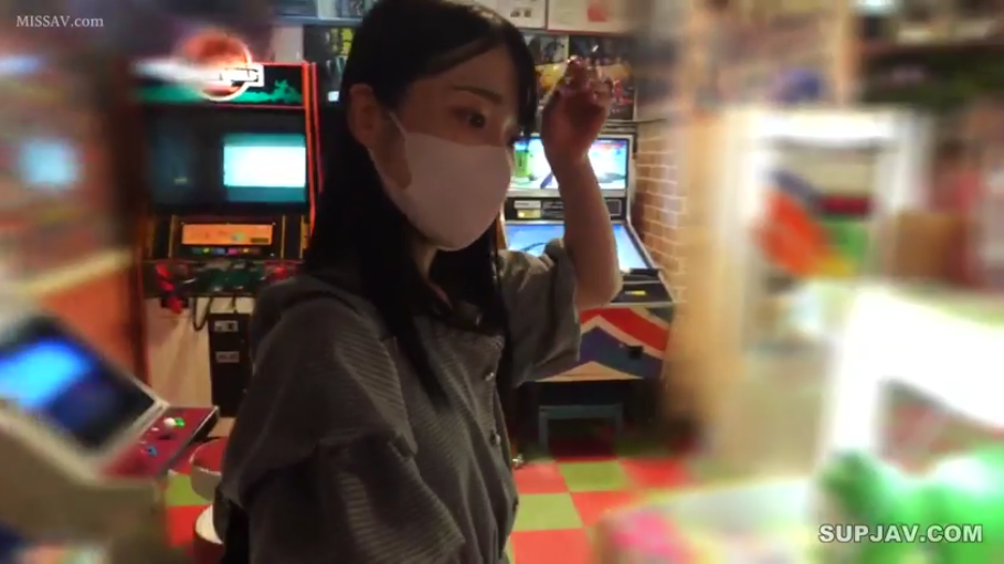 坐姿 · 全裸 · 卧室 · 中景 · 台灯 · 期待 · 前戏