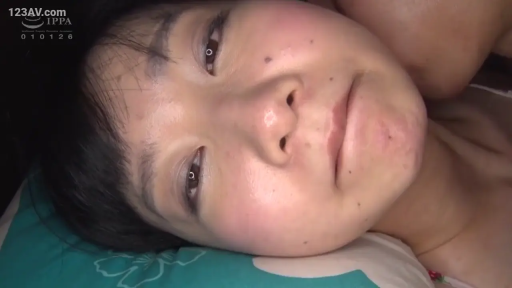 Close-up of the face · Bedroom · pillow · Supine · Mature woman · Intimate Contact · 失神 · Sleeveless top