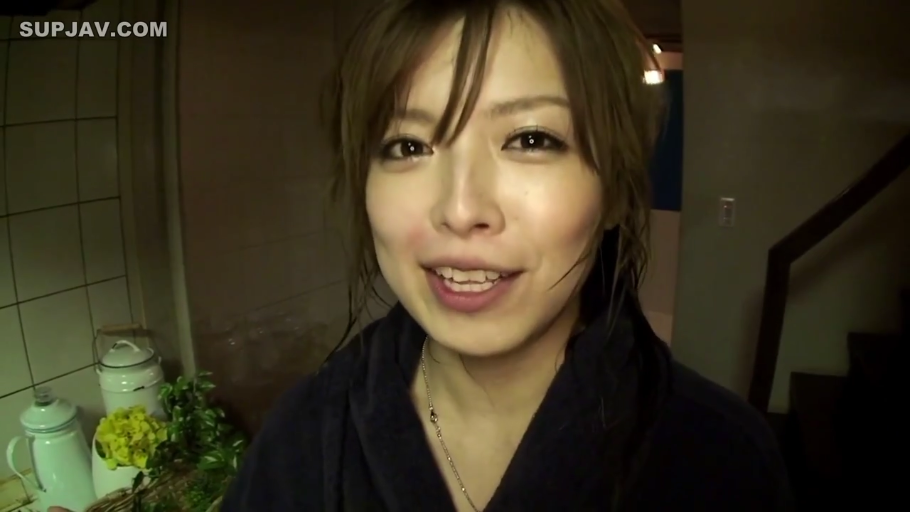 室内 · 脸部 · 委屈 · 全裸 · 跪姿 · 凝视 · 俯拍