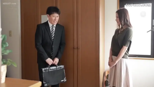 Indoor · Stand · Medium shot · 拘谨 · 对话 · Plot · 百褶裙 · 公文包