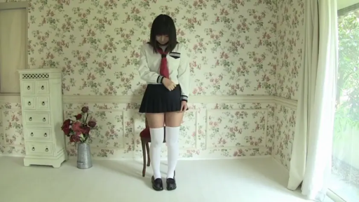 站立 · 羞澀 · 房間 · 清纯 · 橱柜 · 全身特写 · 校服裙 · 整理裙摆