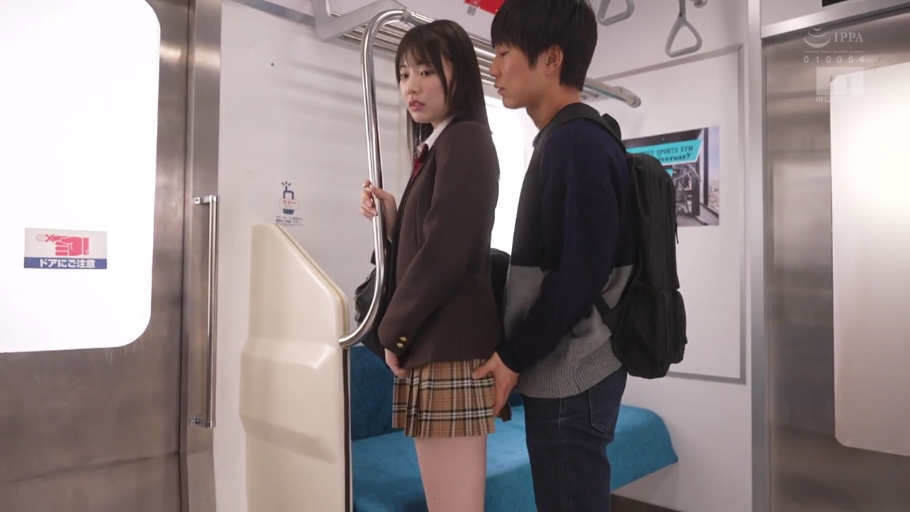 Stand · Medium shot · JK Uniform · 电车