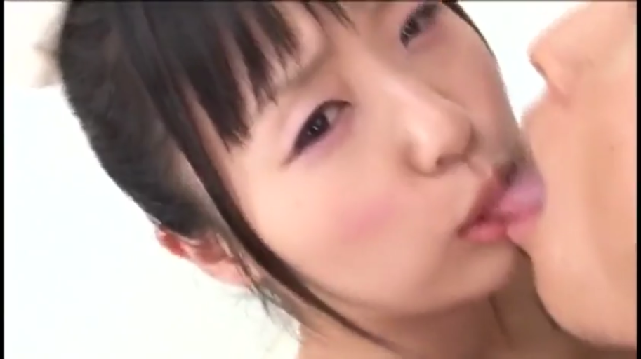仰卧开腿 · 性行为 · 床上 · 多人 · 被褥 · 陶醉表情 · 紫色和服 · 生殖器及腿部