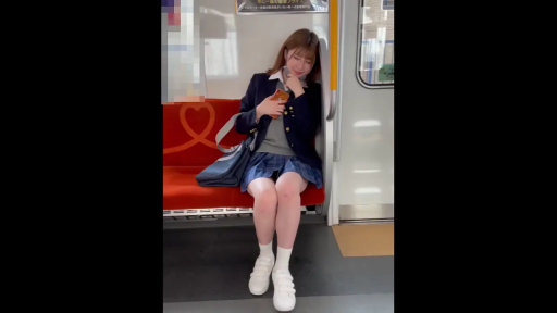 室内 · 迷离 · 面部特写 · 黑色职业装 · 依偎 · 亲吻前奏 · 男性脸部马赛克