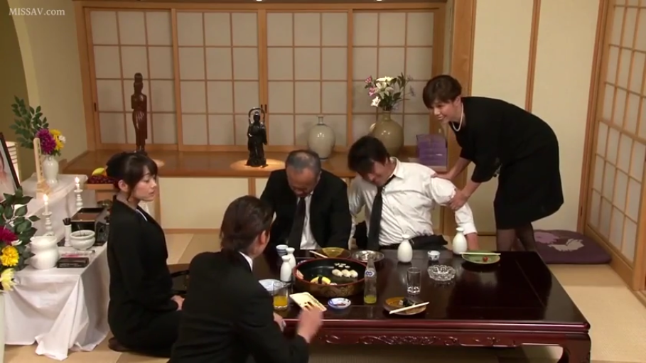 室内 · 骑乘位 · 性交 · 脸部 · 全裸 · 马赛克 · 痛苦