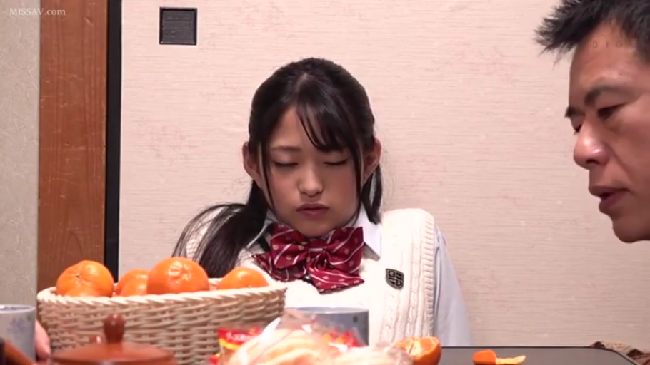 室内 · 坐姿 · 面部 · 沉思 · 闭眼 · 剧情 · JK制服 · 水果