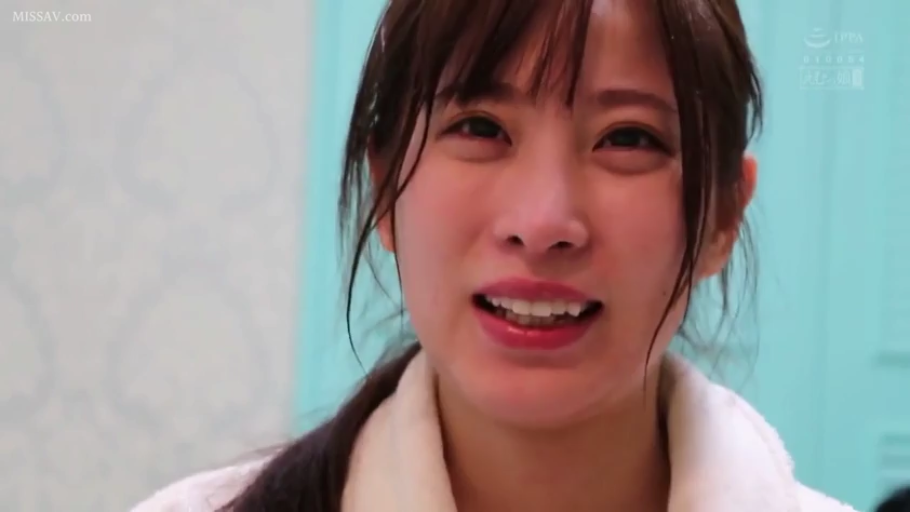 室内 · 委屈 · 脸部特写 · 谈话 · 正面 · 浴袍 · 小岛南