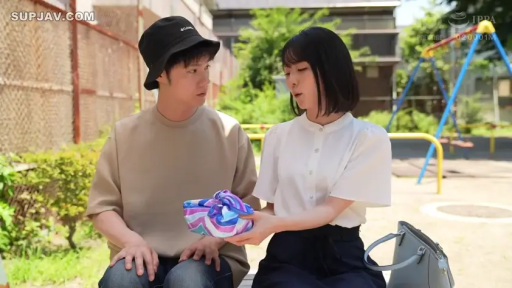 座り姿勢 · 中景 · 自然 · カジュアルウェア · プロット · 交流 · 公園 · 便当