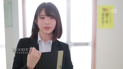 室内 · 站立 · 平静 · 半身 · 职业装 · 文件夹 · 西装 · 介绍