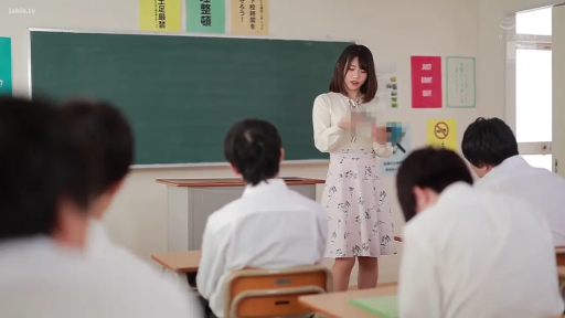 教室 · 站立 · 自然 · 职业装 · 黑板 · 教师 · 讲课