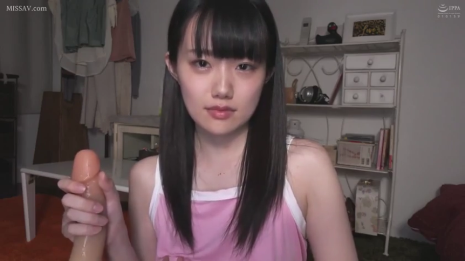 坐姿 · 揉乳 · 胸部特写 · 凝视 · 露乳背心 · 露点 · 置物架 · 客厅沙发