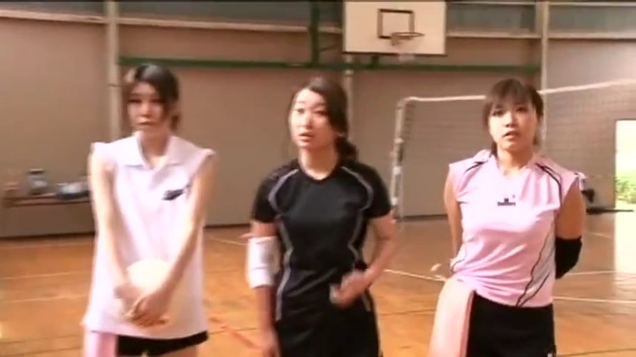 站立 · 中景 · 运动服 · 体育馆