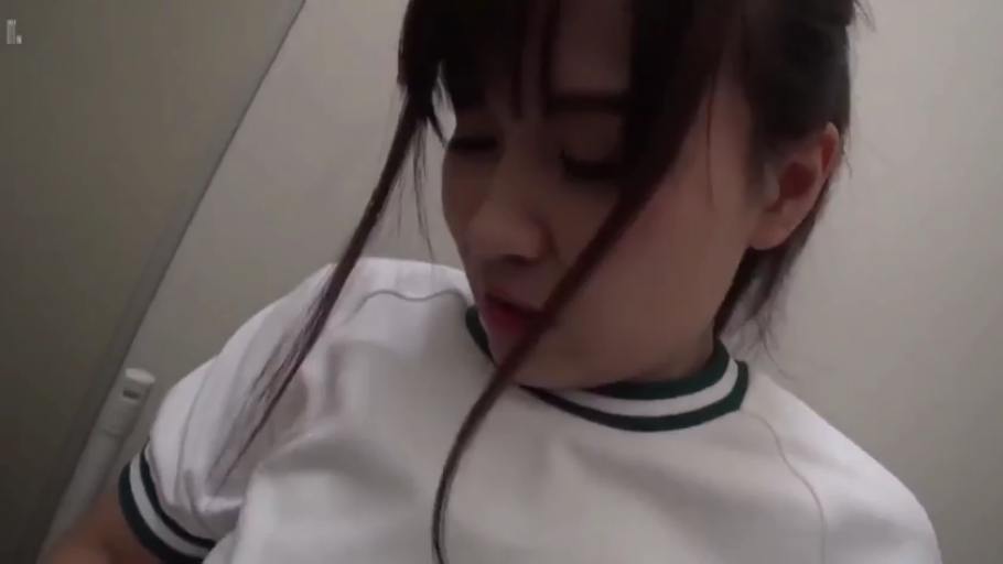 室内 · 投入 · 俯身 · 脸部特写 · 运动服 · 反应 · 日本