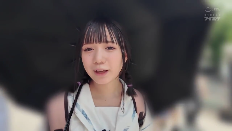 脸部特写 · 注视镜头 · 双马尾 · 户外街道 · 正面站立 · 自然表情 · 学院风连衣裙 · 黑色雨伞