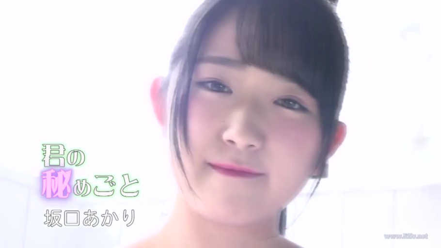 Indoor · Subtitles · Smile · 面部特写 · 清纯 · Overlook · 肩部裸露