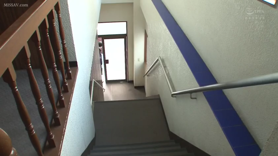 楼梯间 · 俯拍 · 楼梯扶手