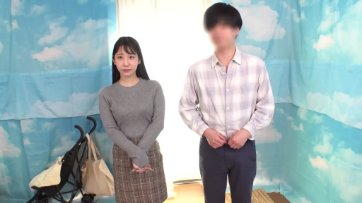 Studio · Whole body · 自然 · 格纹裙 · Baby stroller · 并排站立 · 成人电影剧照 · 录制准备