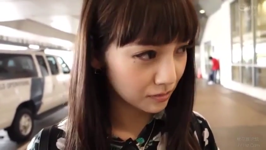 室内 · 中景 · 后入式性交 · 成人内容 · 平淡 · 波点裙 · 壁挂电话 · 扶墙前屈