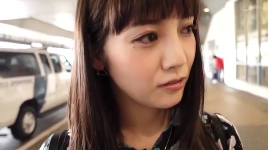 床上 · 微笑 · 马赛克 · 跪姿 · 生殖器 · 床单 · 手淫 · 白色浴袍