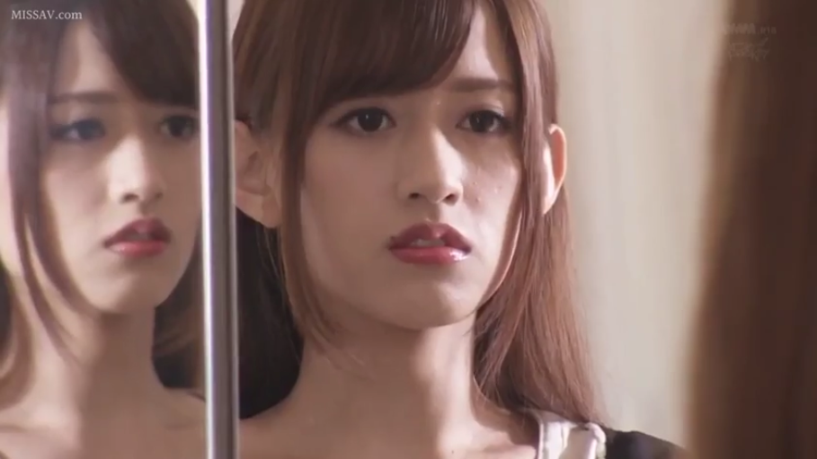 Indoor · Stand · 面部特写 · 黑色上衣