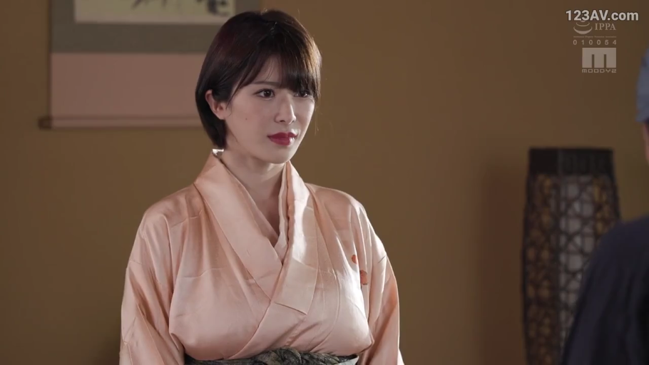 站立 · 半身 · 注視 · ショートヘア · 和服 · 柔和 · 挂画 · 日式室内