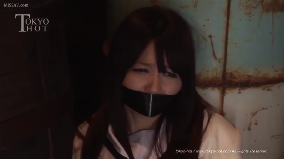 室内 · 坐姿 · 面部特写 · 水手服 · 害怕 · 绑架剧情 · 胶带 · 胶带封嘴