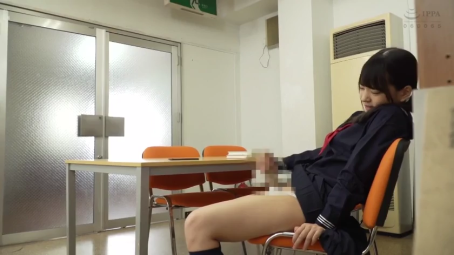 座り姿勢 · 办公室 · オフィスデスク · 中景 · 抚摸 · 水手服 · 没入