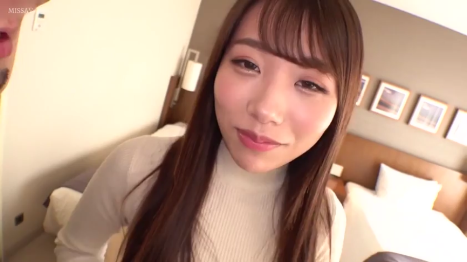 顔部のクローズアップ · ホテルルーム · 白色高领毛衣