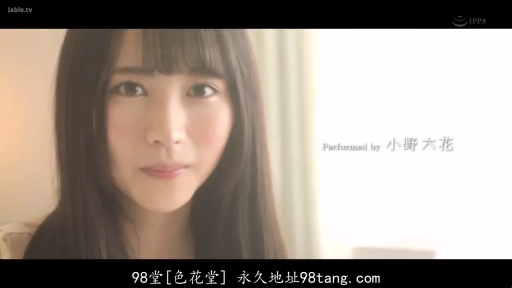 室内 · 面部特写 · 中文字幕 · 注视镜头 · 温柔 · 黑色上衣 · 正视