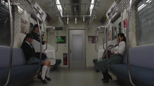 坐姿 · 全景 · 自然 · 手提包 · JK制服 · 电车内 · 日本 · 乘坐