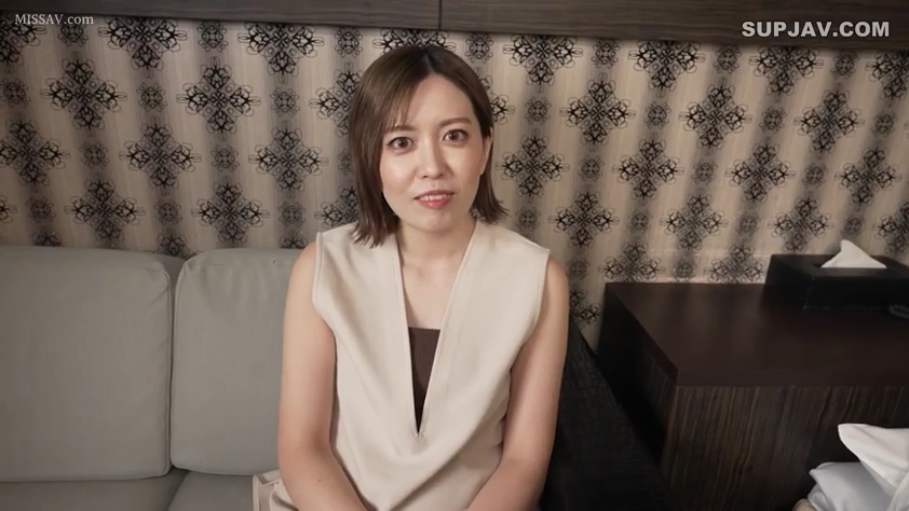 性交 · 全裸 · 卧室 · 后入式 · 中景 · 痛苦 · 床垫 · 多人运动