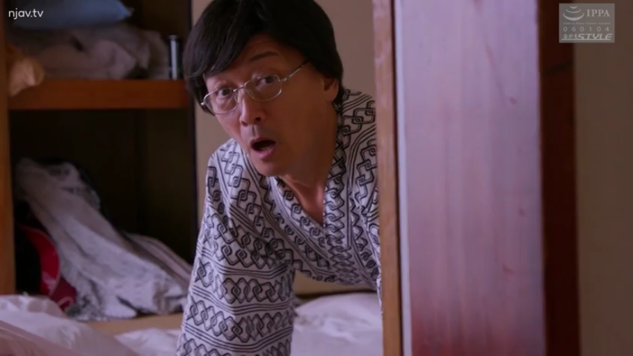 面部 · Glasses · Bedroom · 惊讶 · Peeping · 浴衣 · 偷窥 · 熟汉