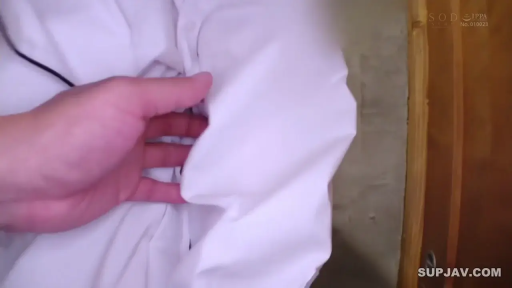 低头 · 白衬衫 · 弯腰 · 半身 · 洗手台 · 模糊 · 脱衣 · 卫生间