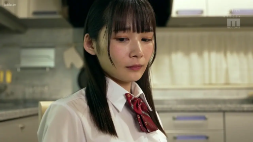 坐姿 · 面部特写 · 厨房 · JK制服