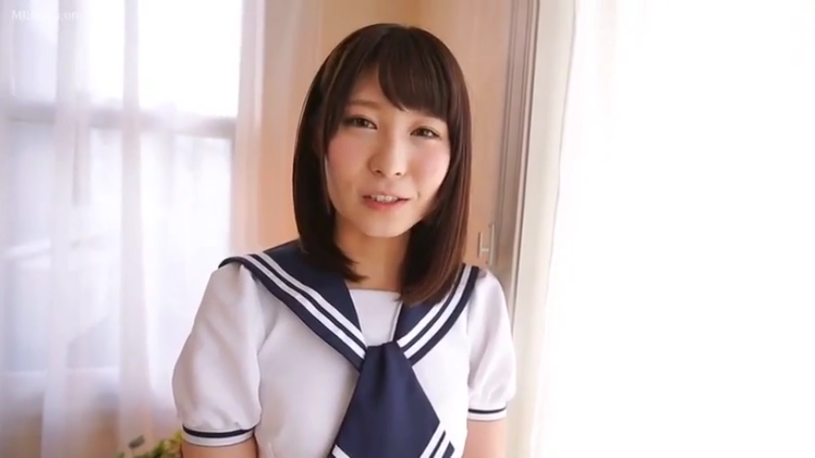 室内 · 微笑 · 半身 · 水手服 · 注视镜头 · 亚洲人 · 正面站立