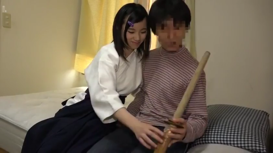 座り姿勢 · 寝室 · 中景 · 微笑 · インタラクティブ · 剑道服 · 日本 · 木剑