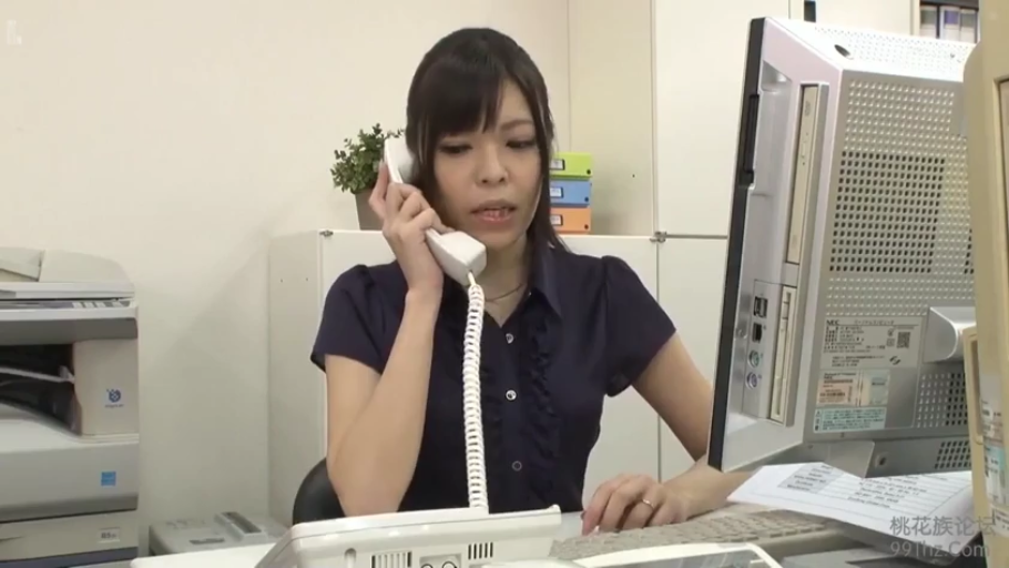 室内 · 俯身 · 脸部特写 · 第一视角 · 诱惑 · 舔唇 · 紫色吊带内衣