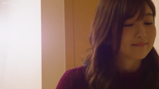 Indoor · Close-up of the face · 紫色针织衫