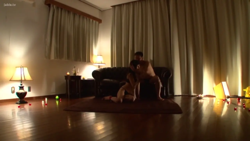 跪坐 · 卧室 · 全景 · 蜡烛 · 内衣 · 调情 · 氛围灯光 · 暧昧