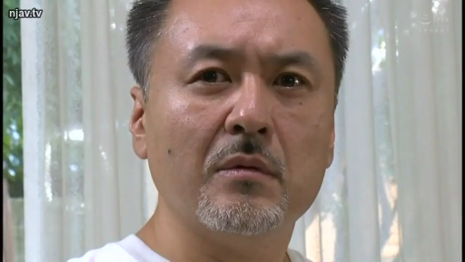 室内 · 面部 · 笑容 · 交谈互动 · 三人 · 和服浴袍 · 并肩站立