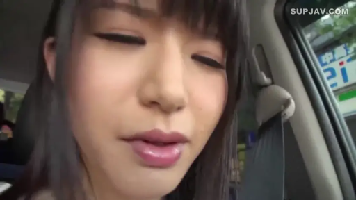 座り姿勢 · 顔部のクローズアップ · 自然 · 车内 · 休闲服 · 说话 · シートベルト